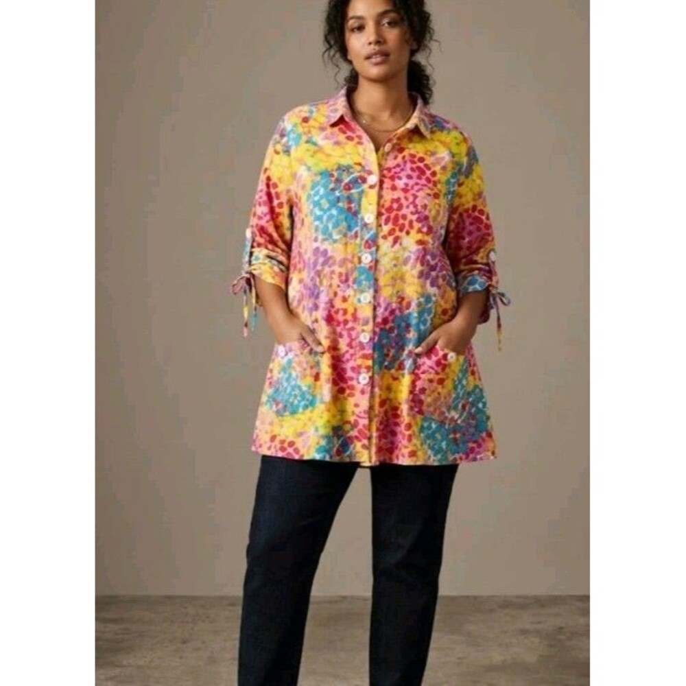 John Mark Blouse L Artsy Abstract MOP Buttons Pockets Rayon